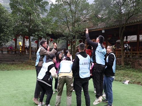 �����l(f��)չ��˾�����ľ������F(tu��n)�Y(ji��)�^���������l(f��)չ��˾�_չ����(hu��)���(d��ng)